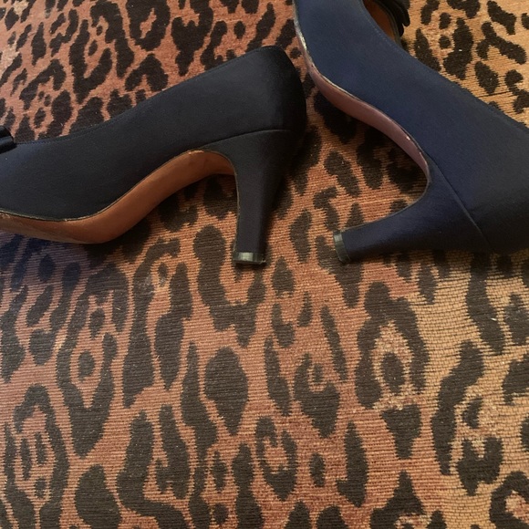 Navy blue vintage pumps. Size 6M - Picture 2 of 3